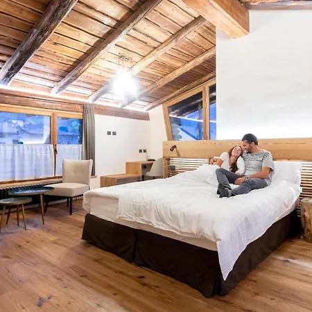 Curt di Clement Eco Mobility Hotel-2