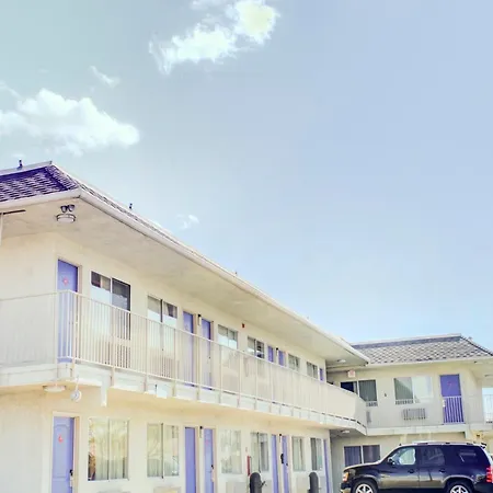 Travelodge By Wyndham Miles City-2