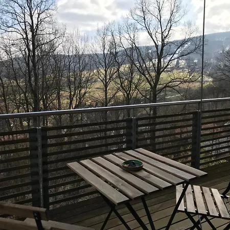 Rhönhaus mit Kreuzbergblick-2
