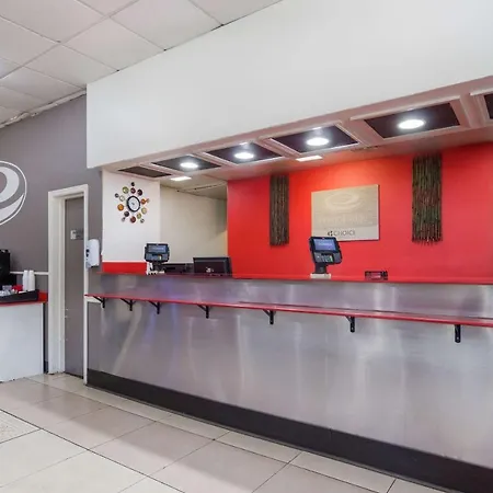 Econo Lodge Evansville-3