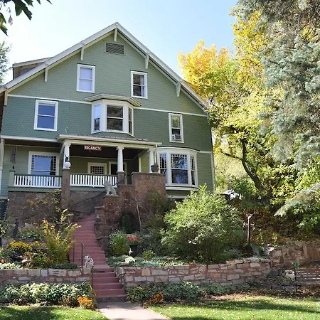 Avenue Hotel Bed And Breakfast-2
