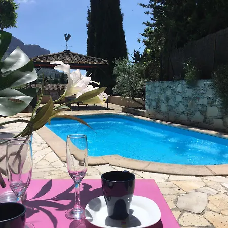 Boutique Hostel By Cassis-3