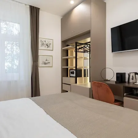 Green Park Luxury Rooms-2