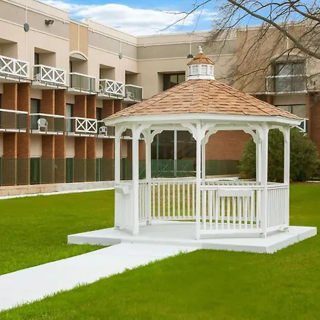 Clarion Hotel & Suites - Convention Center Fredericksburg-2