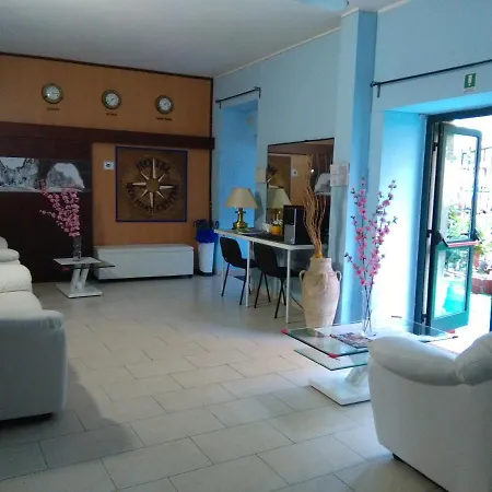 Hotel Holiday Center-2