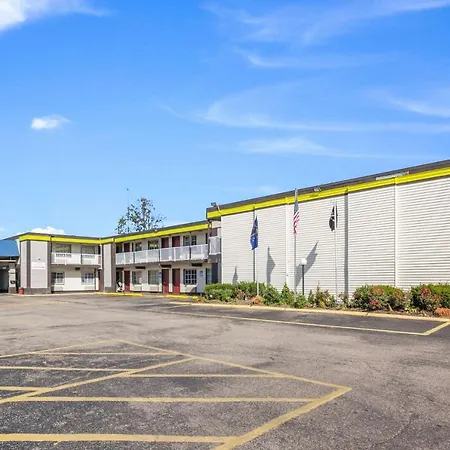 Econo Lodge Inn & Suites-3