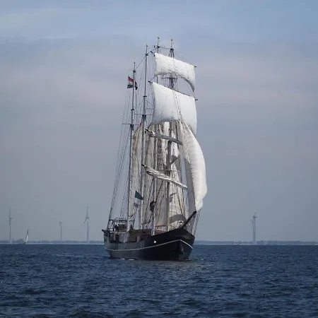 B&B Sailing Ship Summertime-2