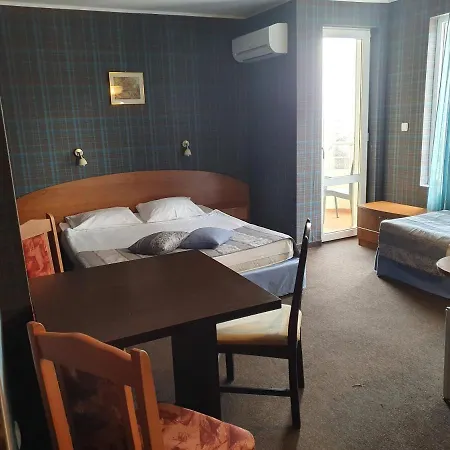 Family Hotel Lazuren Briag-2