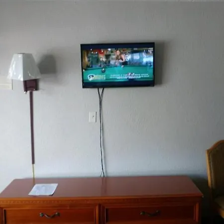Happy Holiday Motel-2