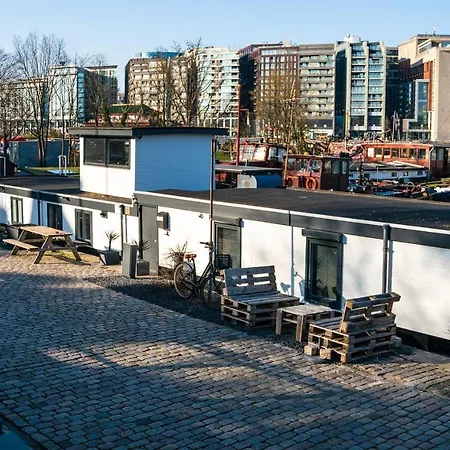 Houseboat-Amsterdam-2