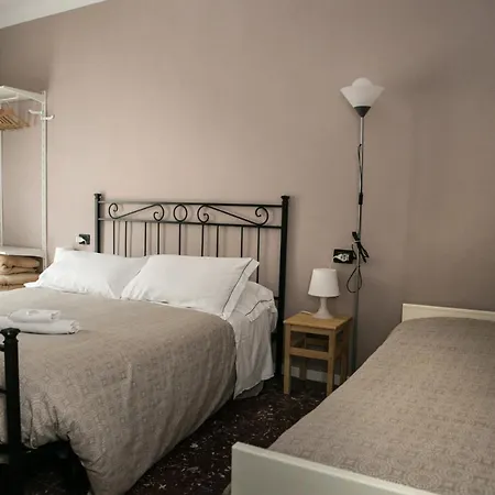 Vernazza2010 Rooms-3