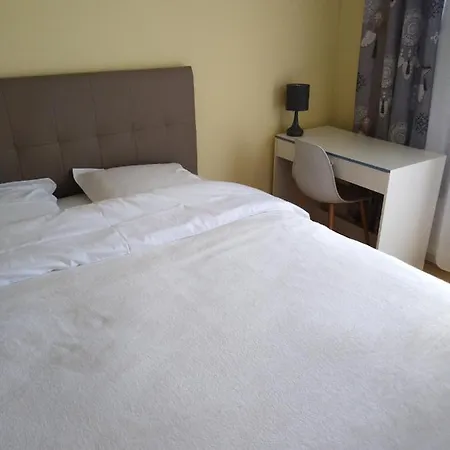 chez Myla chambre avec tv écran plat et salle de bain privative-3