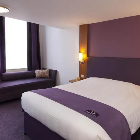 Premier Inn London Ealing-2
