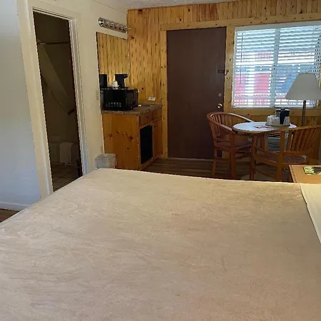 Zoders Inn And Suites-2