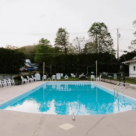 Blue Moon Motel-2
