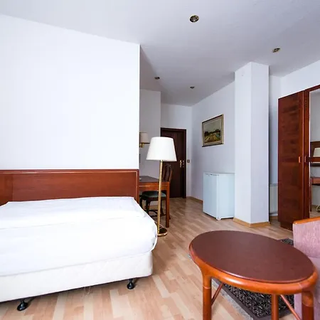 Löwen Hotel-2