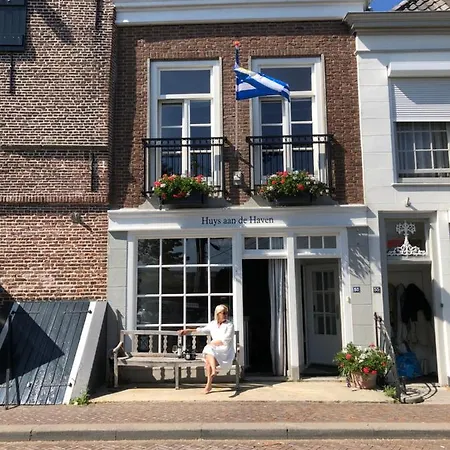 Huys Aan De Haven-3