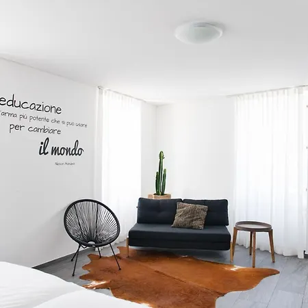 Salotto Bre - Bed & Breakfast Charming Rooms-3