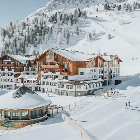 Superior Hotel Schneider Ski-In & Ski-Out-2