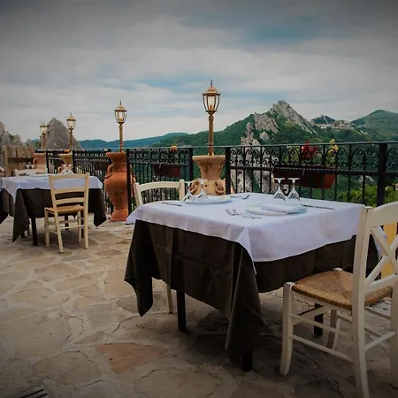 Monserrat-3