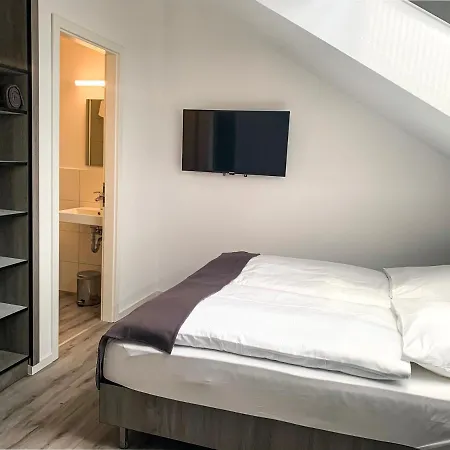 PRIMA Inn Unterkunft direkt über der Bar am Minimax-3