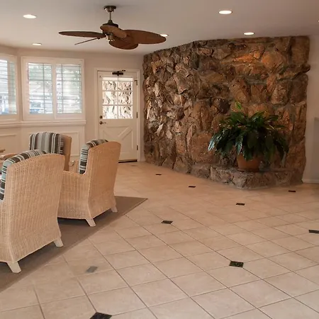 Laguna Shores Studio Suites-3