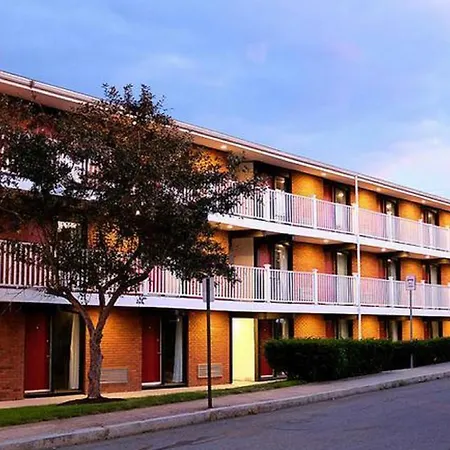 Bradford Inn And Suites-2