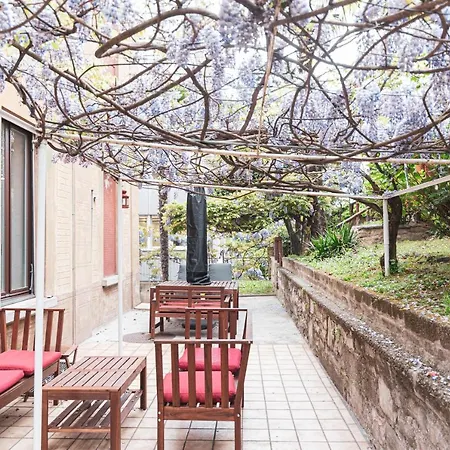 Room Gatsby- Your Space With Garden In The City Center-3