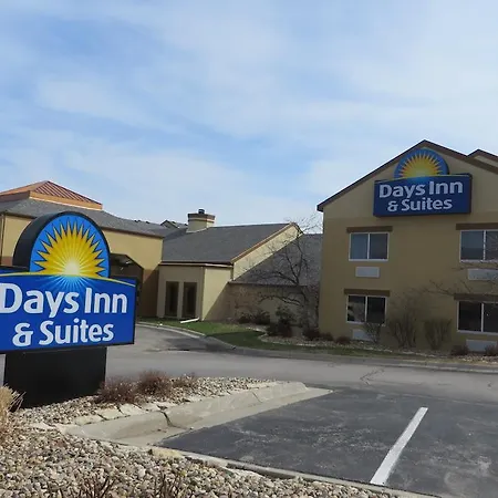 Days Inn & Suites By Wyndham Omaha Ne-3