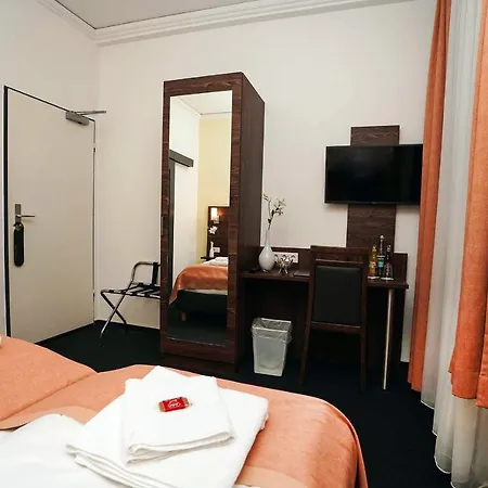 Hotel Little Paris-3