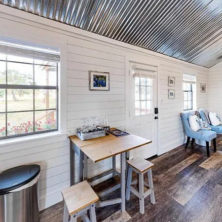 Bonny Bluebonnets Cottage 2-3