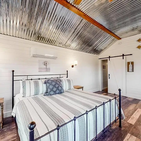 Wine Country Cottage 3-3