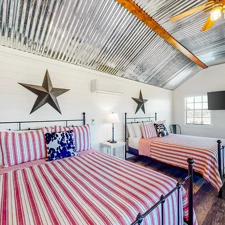 Lone Star Cottage 4-2