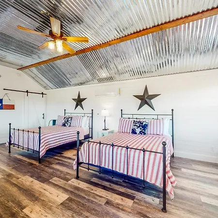 Lone Star Cottage 4-3