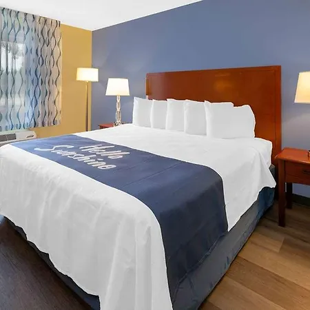 Days Inn By Wyndham Milan Sandusky South-3