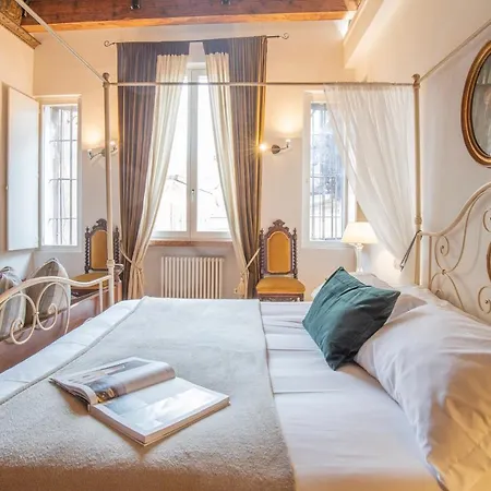 Corte Realdi Suites Piazza Erbe-2