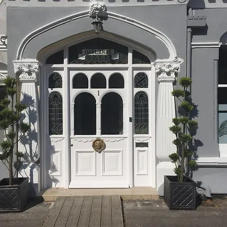 Oaklands Guest House-3