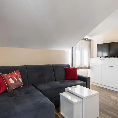Elegant Residence Rooms & Apartments-2