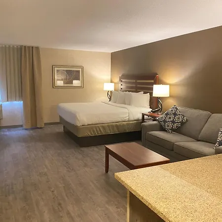 Wyndham Garden Grand Rapids Airport-3