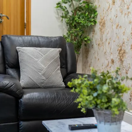 Luxury Townhouse - Edgbaston - Parking - Smart Tv - Fast Wifi - 7 Bedrooms - 16 People - Top Rated-3
