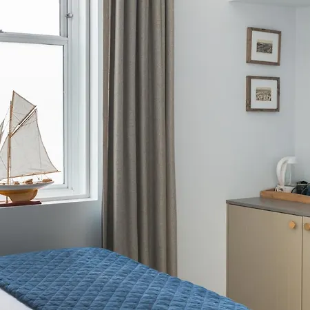 The Clovelly Hotel-2