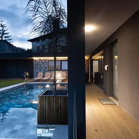 Hugs Village Houses Heated Pool-2