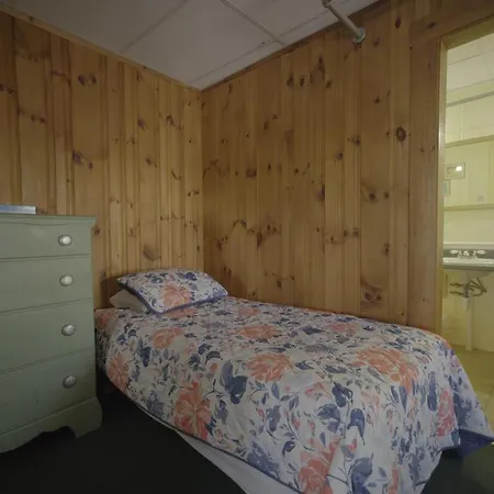Betty Doon Motor Hotel-2