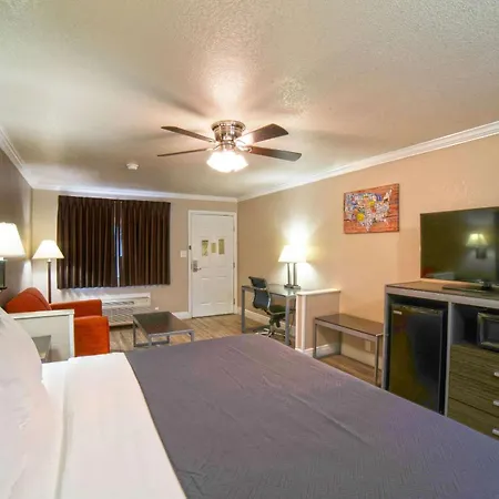 Econo Lodge Inn & Suites Corpus Christi-3