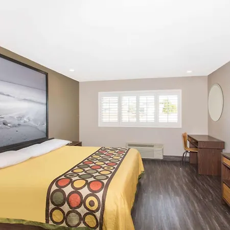 Super 8 By Wyndham National City Chula Vista-3