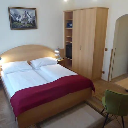Adlerhof-2