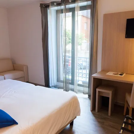 Hotel De La Gare-3