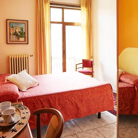 Hotel 2000-2
