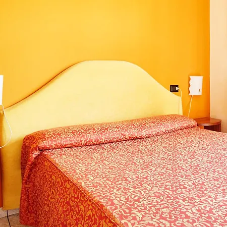 Hotel 2000-3