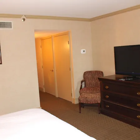 Roberts Riverwalk Urban Resort Hotel-3